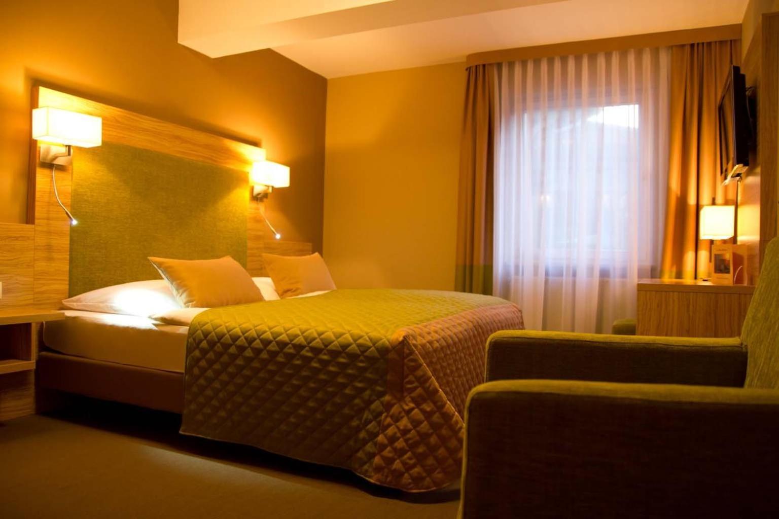 Altes Kurhaus Landhotel Trabelsdorf Ngoại thất bức ảnh