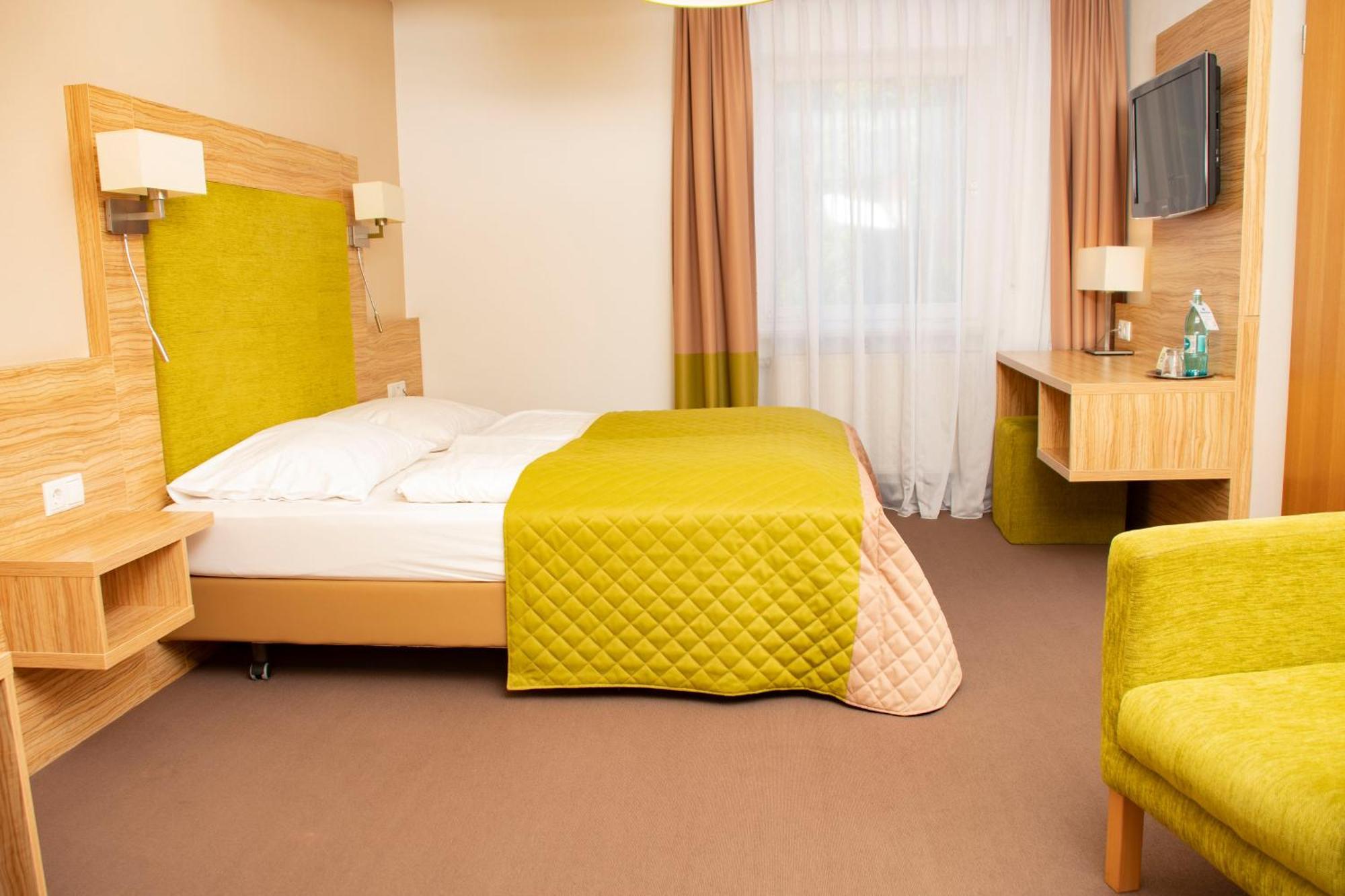 Altes Kurhaus Landhotel Trabelsdorf Ngoại thất bức ảnh
